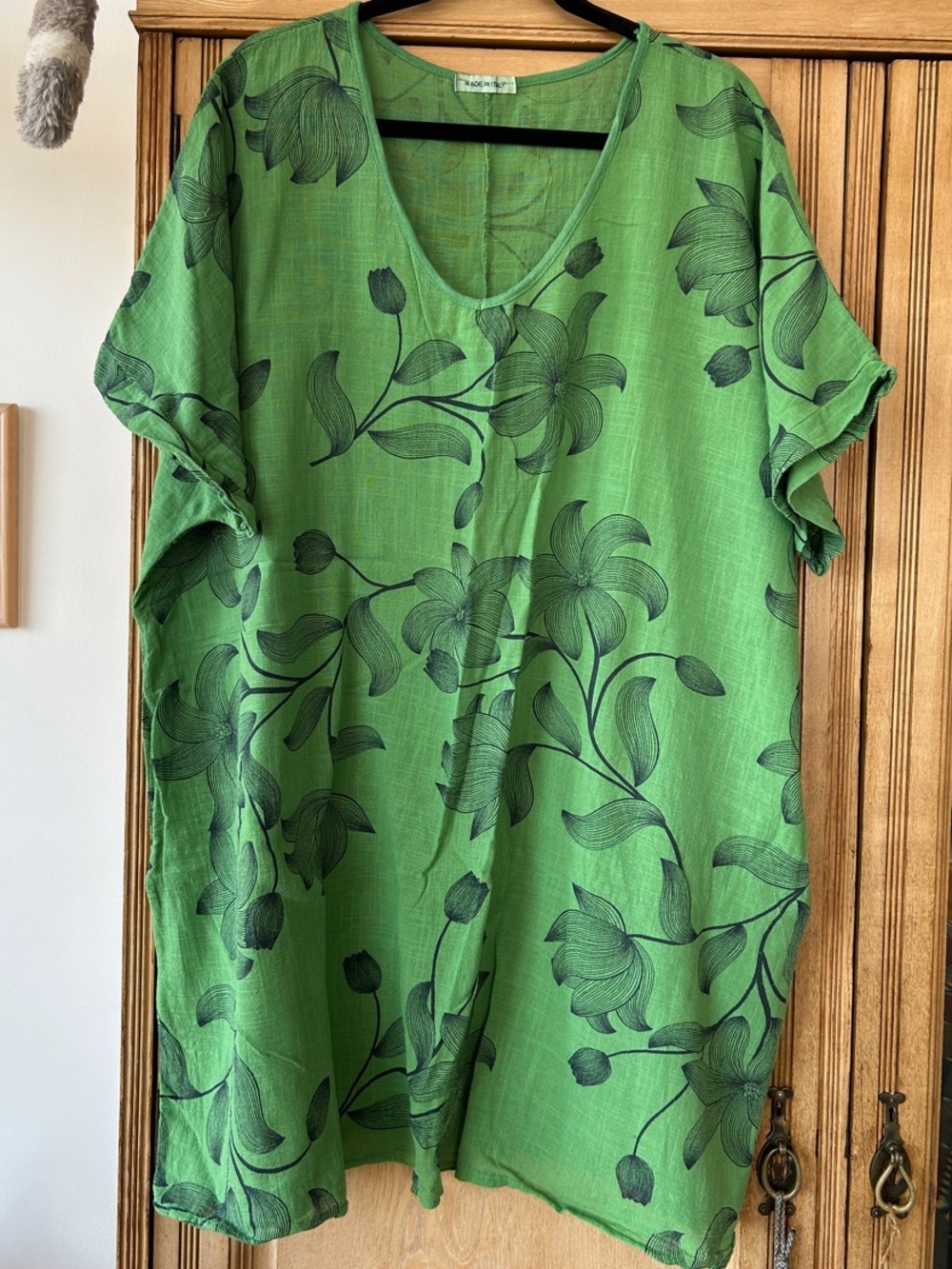 New made in Italy Green Floral V-Neck Dress